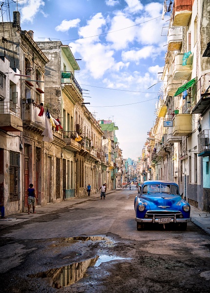 Blue Car - Havana - Roxanne Bouché Overton