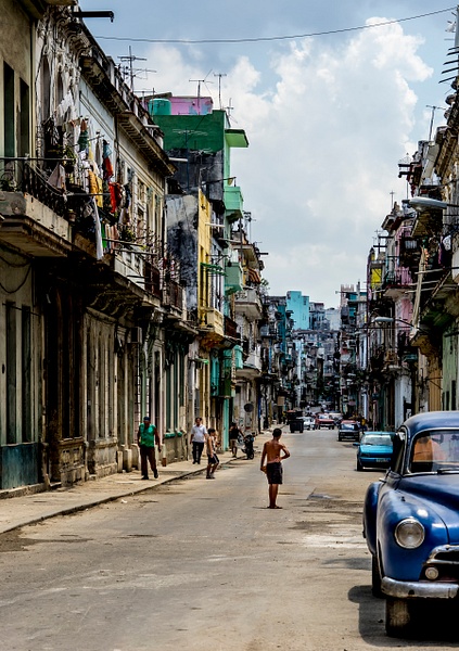 Street Scene - Havana - Roxanne Bouché Overton