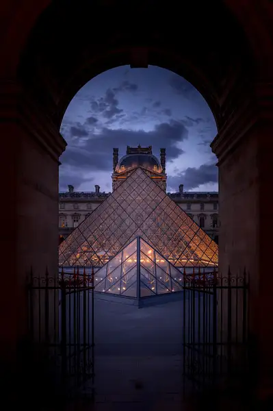 Paris-louvre-pyramid by Serge Ramelli