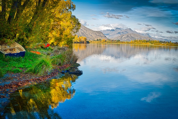 Fall on the lake - New Zealand - Kirit Vora Photography 