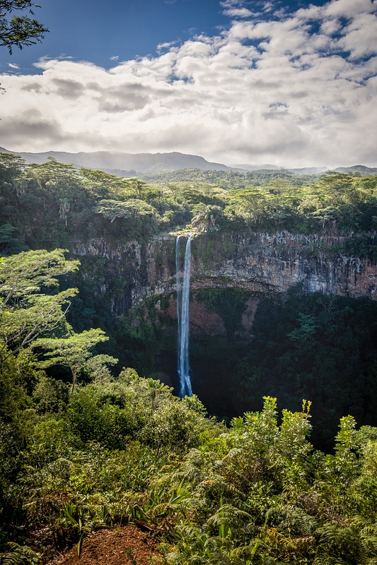 Mauritius-Waterfall-Colored-Earth