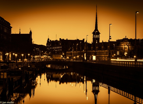 børsen morgen rød sol lys - Copenhagen City, denmark 