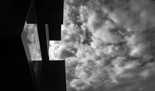 sky reflextionbw by Molinphotoscom