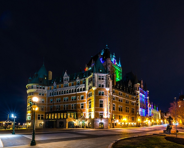 Le Château Frontenac 03 - Luc Jean - A walk at night in ...