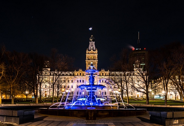 Fontaine de Tourny and the Parliament 02 - Luc Jean - A walk at night in ...