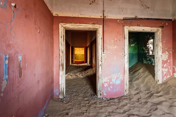 Kolmanskop by Andreas Maier
