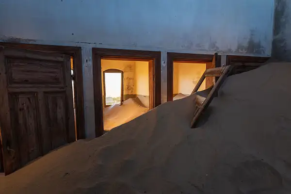 Kolmanskop by Andreas Maier