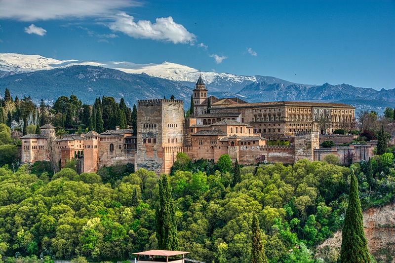Alhambra-Palace-with-Sierra-Mountains-Granada-Spain