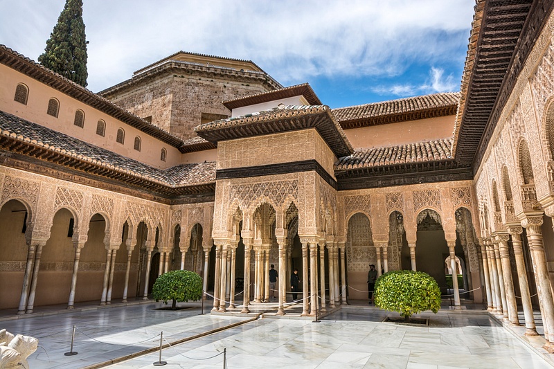 Courtyard-Lions-Palace-Granada-Spain