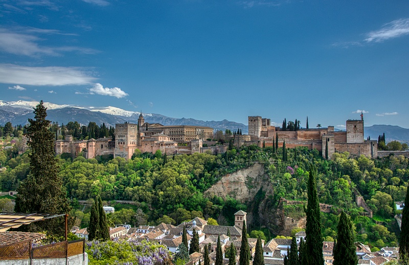 Alhambra-Palace-with-snow-capped-Sierra-Nevada-Mountains