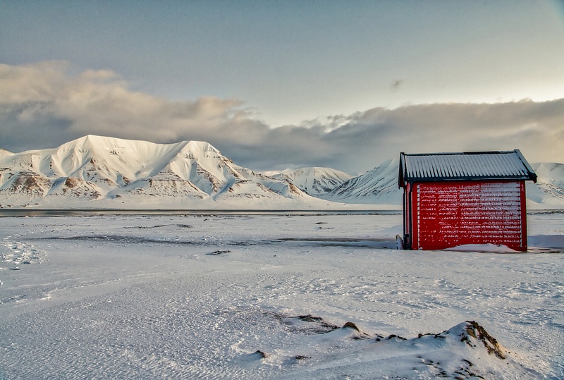 The red hut - hut and mountains