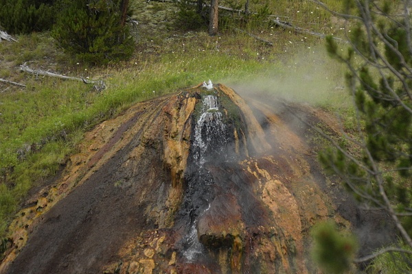 Fisure on river bank - Yellowstone &amp; Montana - Graham Reichardt Photography 