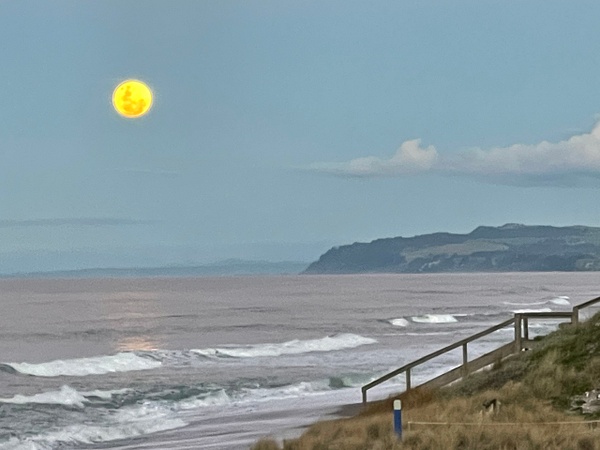 Moon rise over Pukehina - NZ Scenery - Graham Reichardt Photography 