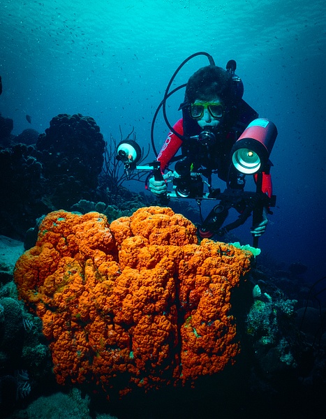 Janice and Orange barrel sponge Bonaire-Edit-1 - Divers - Keith Ibsen Photography 