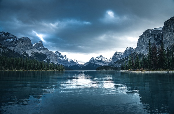 Maligne Lake, Jasper, Alberta - Landscapes - McKinlayPhoto