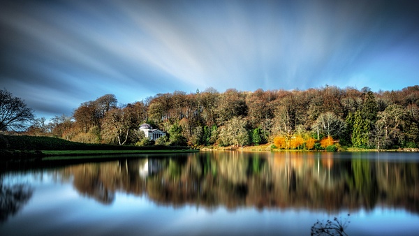 Long exposure shot of Stourhead's lake and Pantheon Temple - Andrew Newman Photography 