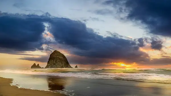 Cannon Beach sunset in Oregon by JohnDukesPhotography