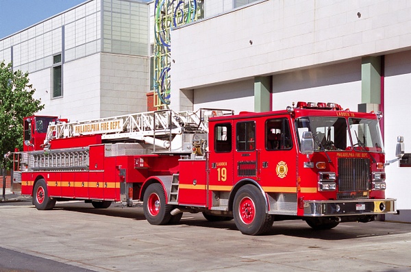 Ladder Philadelphia - Emergency Vehicles - Michel Voogd Photography