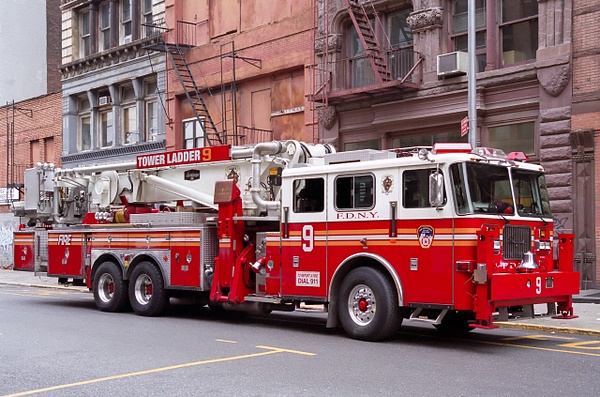 Tower Ladder New York - Emergency Vehicles - Michel Voogd Photography 