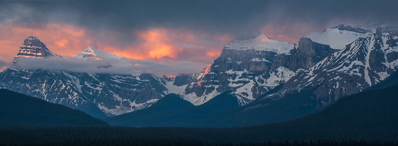 panoramic view sunrise Canadian Rockies, Banff National Park. Aberta, Canada