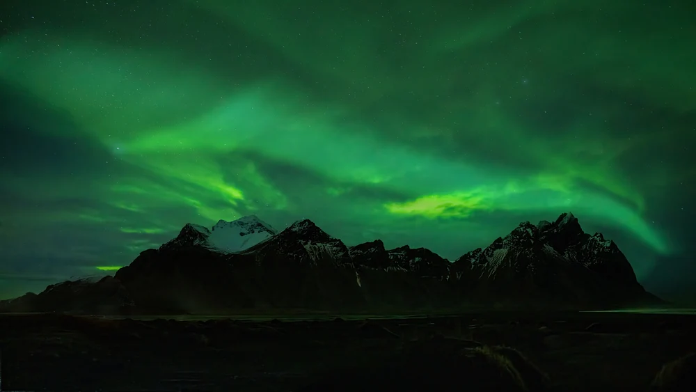 Iceland  aurora vesterhorn 1102-2