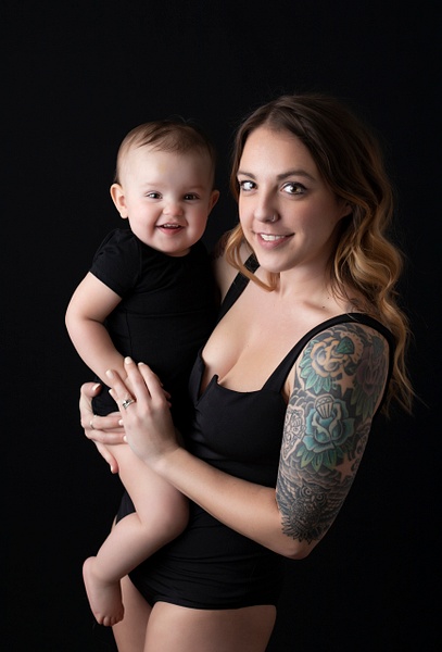 IMG_5033hl - Taylor's motherhood session - Erin Larkins Photography
