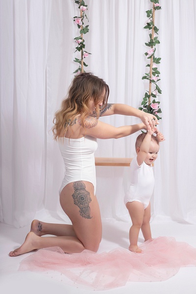IMG_5409mat - Taylor's motherhood session - Erin Larkins Photography 