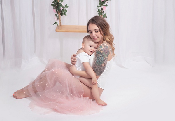 IMG_5479PTcp - Taylor's motherhood session - Erin Larkins Photography 