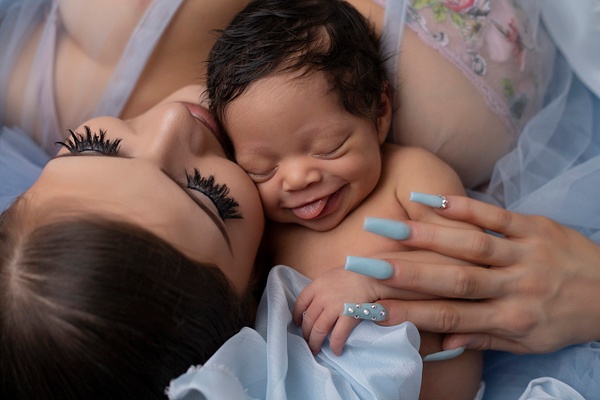 IMG_1509Lt - Guilliana's newborn motherhood session - Erin Larkins Photography 