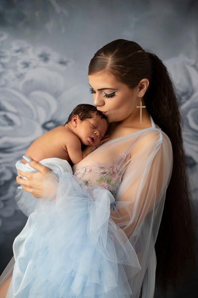 IMG_1470 - Guilliana's newborn motherhood session - Erin Larkins Photography 