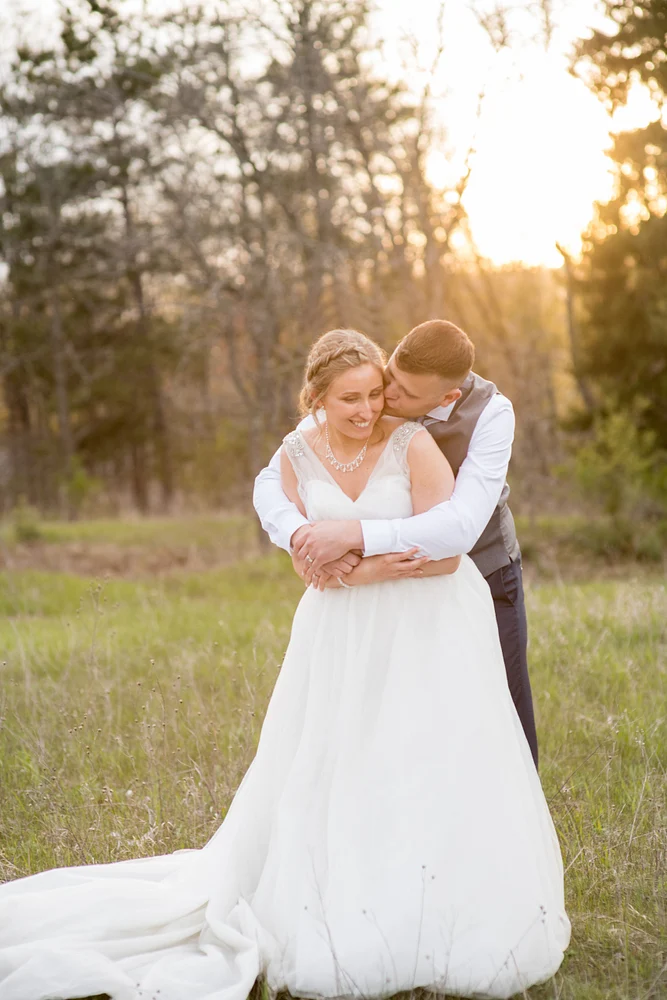 Romantic Outdoor Wedding Photography in the Midwest