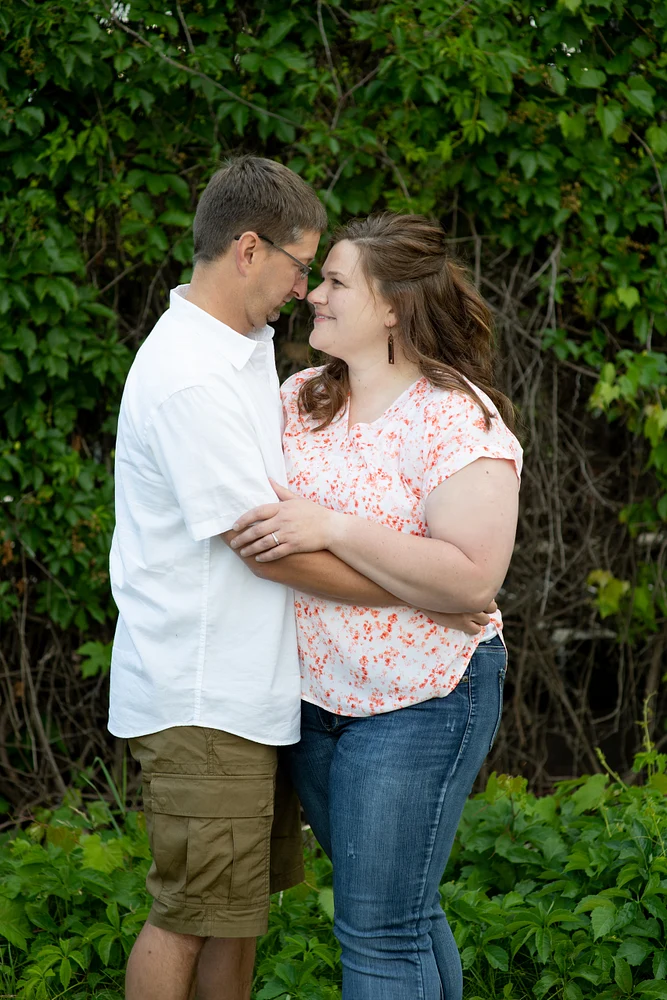 Wausau-Wedding-Portrait-photographer-monk-garden-engagement-session