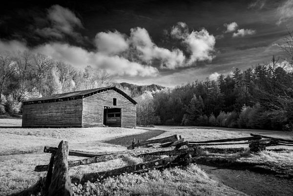 Dan Lawson Barn - Landscapes - Gwen Kurzen Photo 