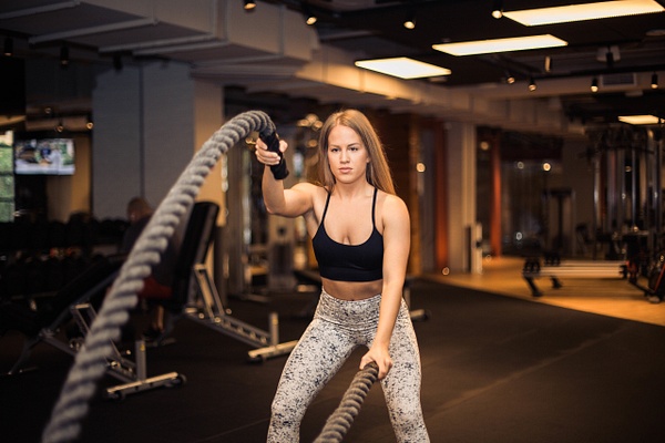 Woman Working Out in a Gym in DC - Connor McLaren Photography 