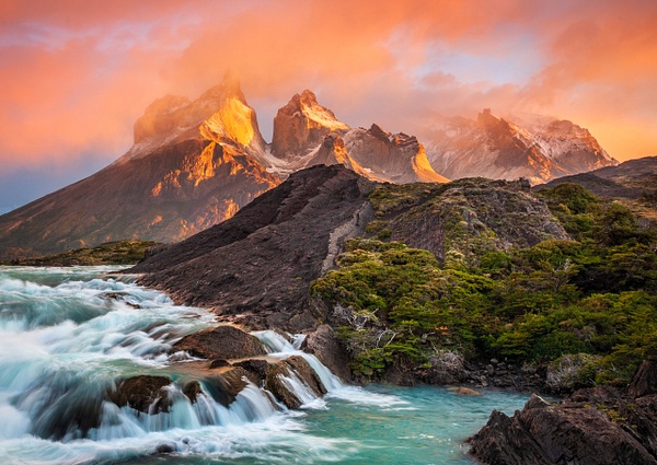 Los-Cuernos-at-first-light-2,-Torres-del-Paine-National-Park,-Patagonia,-Chile - IAN PLANT 