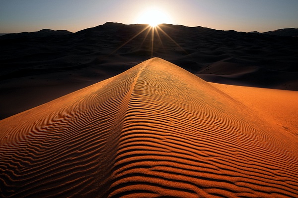 Sunset-on-dunes-2,-Sahara-Desert,-Morocco - IAN PLANT 