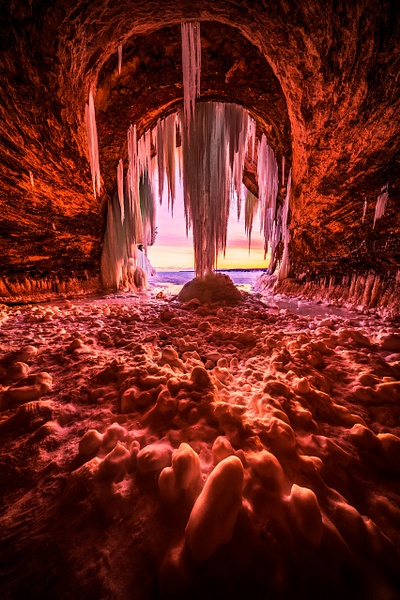 Grand-Island-ice-caves-45,-Lake-Superior,-Hiawatha-National-Forest,-Michigan,-USA - IAN PLANT
