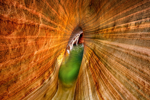 Sea-cave-6,-Miners-Castle,-Lake-Superior,-Pictured-Rocks-National-Lakeshore,-Michigan,-USA - IAN PLANT