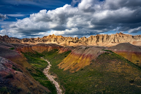Storm-clouds,-Yellow-Mounds,-Badlands-National-Park,-South-Dakota,-USA - IAN PLANT