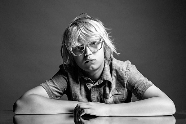 blakc &amp; white studio boy with glasses - Flo McCall Photography