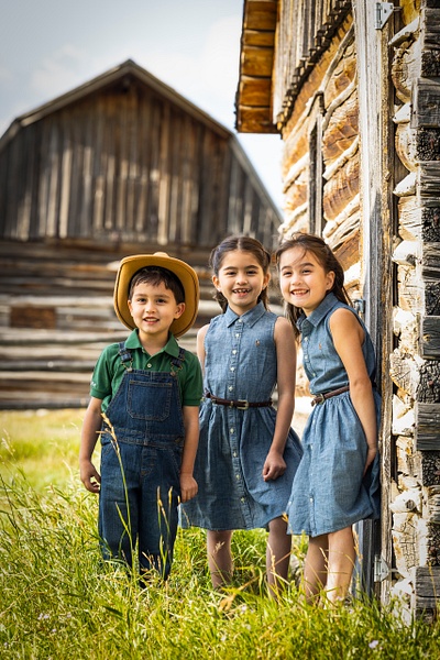 3 asian kids by barn - Flo McCall Photography 