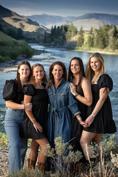 Mom with 4 daughters - Flo McCall Photography