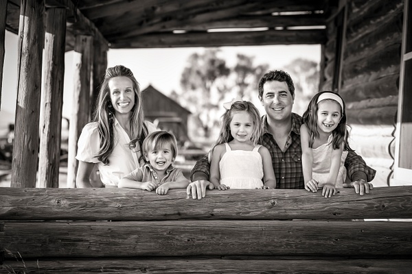 Black &amp; white young family barn portrait - Flo McCall Photography 