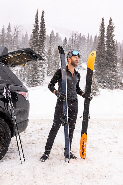 man with skis and car - Flo McCall Photography