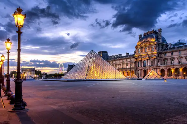 Louvre Paris by lisaacampbell