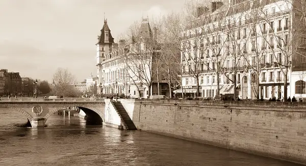The Seine by DanGPhotos