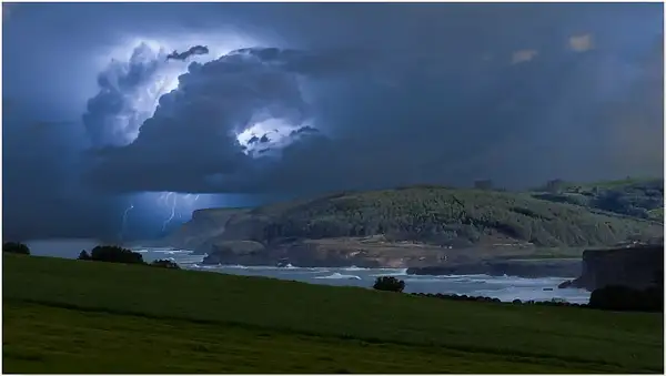 Storm over the Cantabrian coast (bord) by DanGPhotos