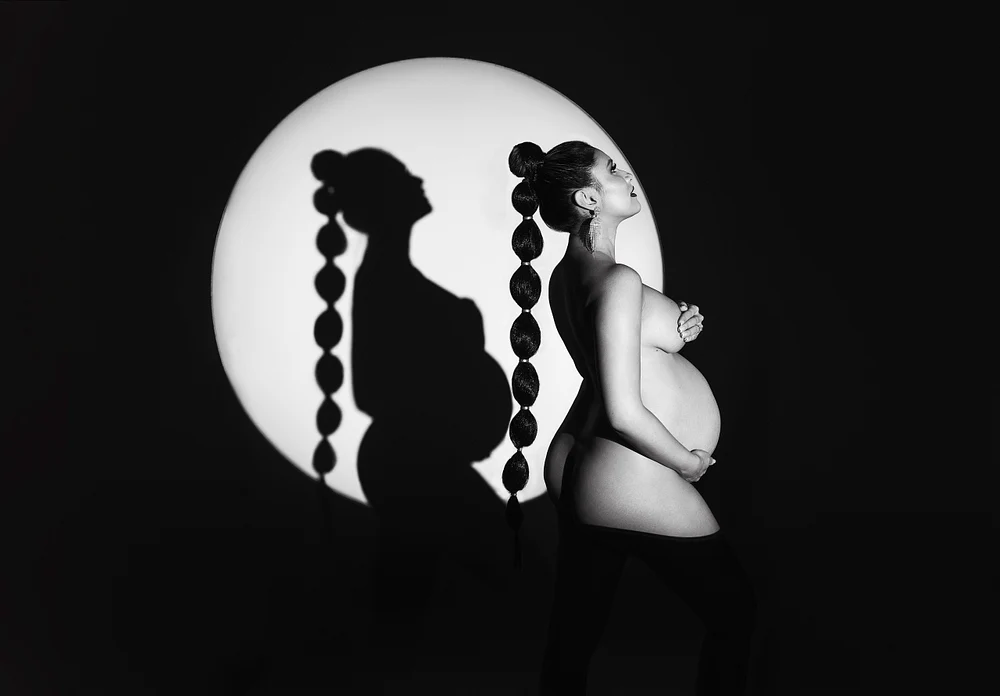 Artistic Black and White Maternity Portrait with Shadow Play