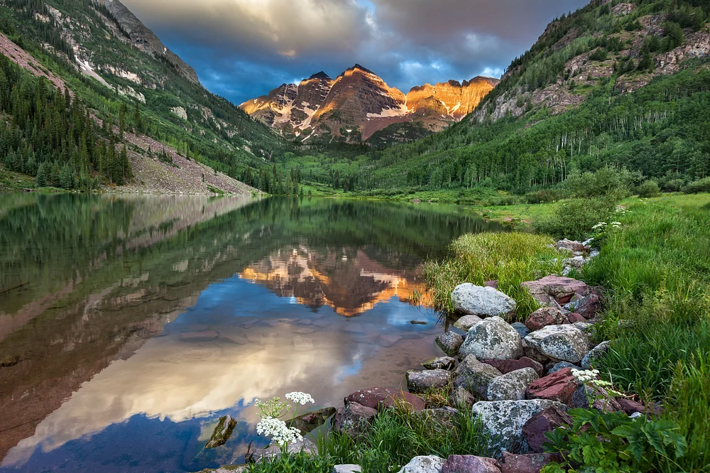 Sunrise at the Maroon Bells