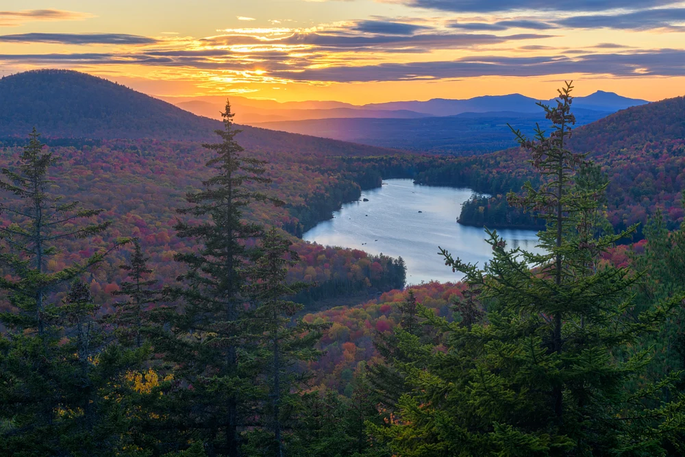 Breathtaking Vermont Sunset Over Serene Lake